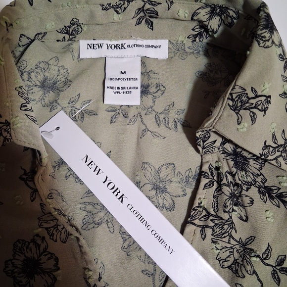 New York Clothing Company Floral Olive Green Print Button-Up Top Size M NWT - Picture 5 of 8